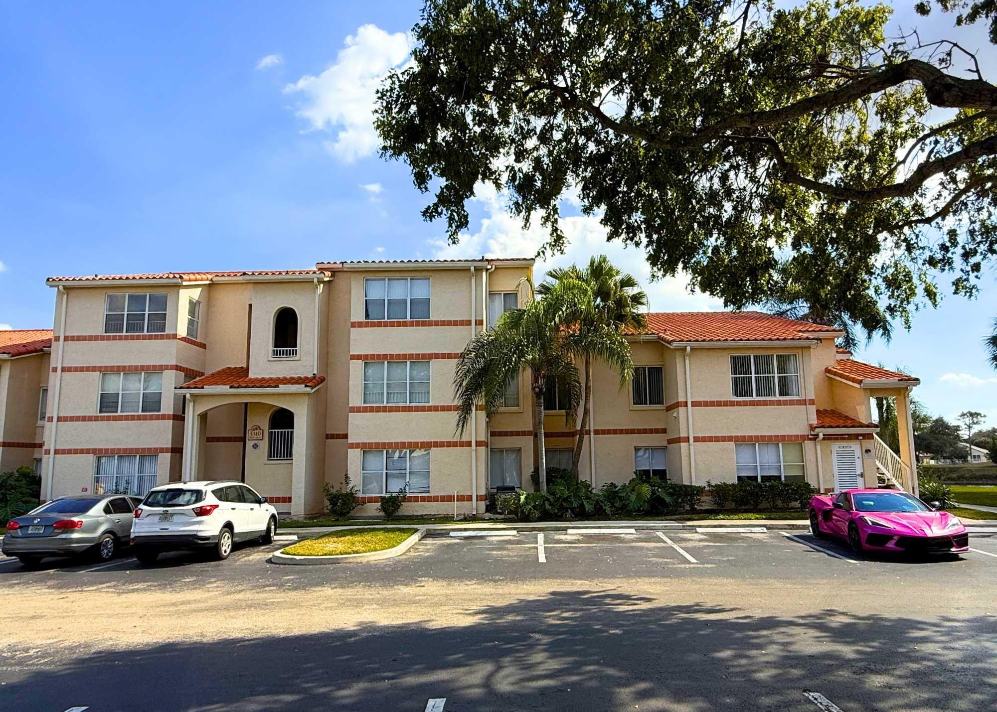 3310 N Pinewalk Drive 1827