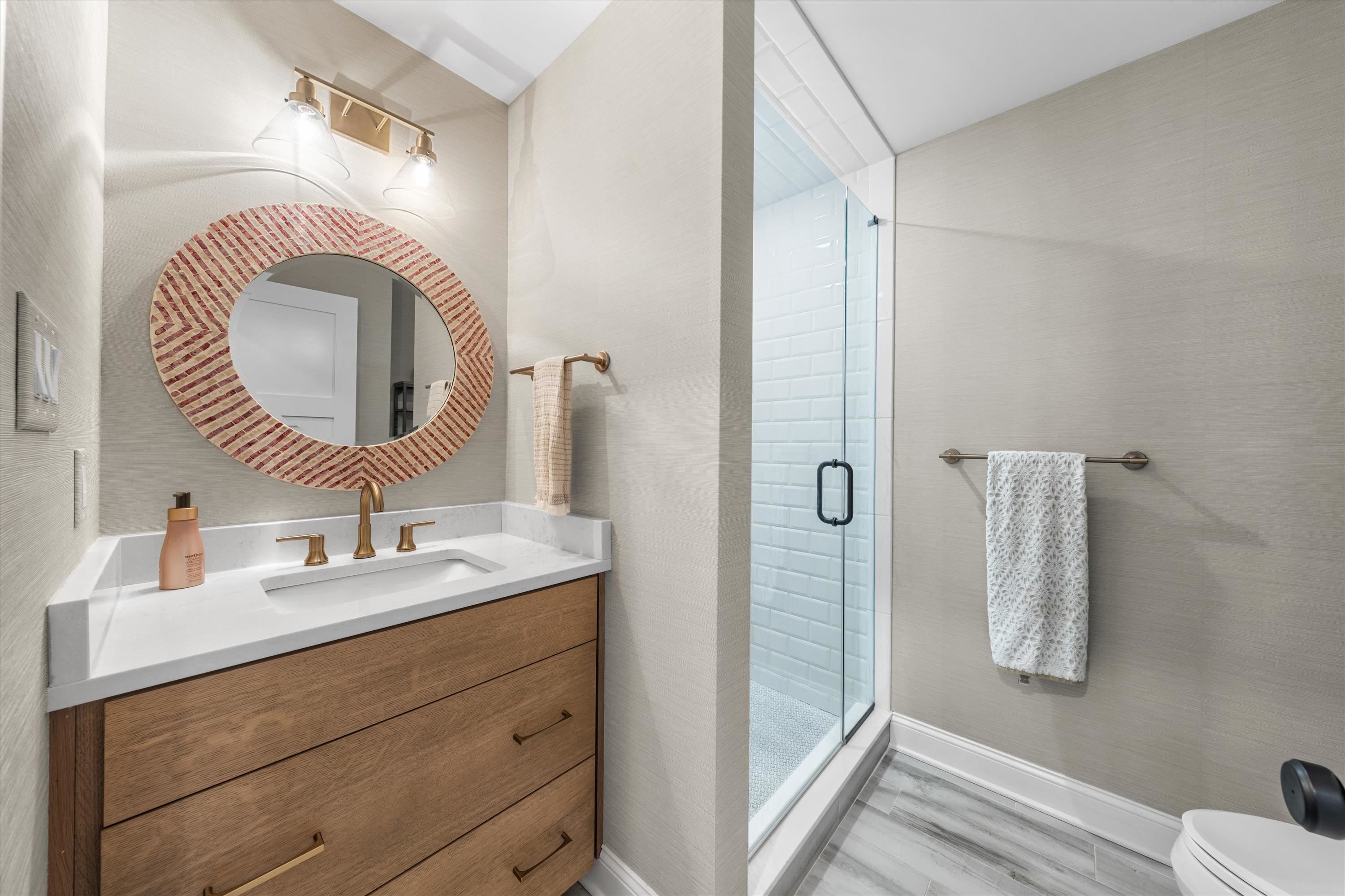 435 20th Street Unit: 435