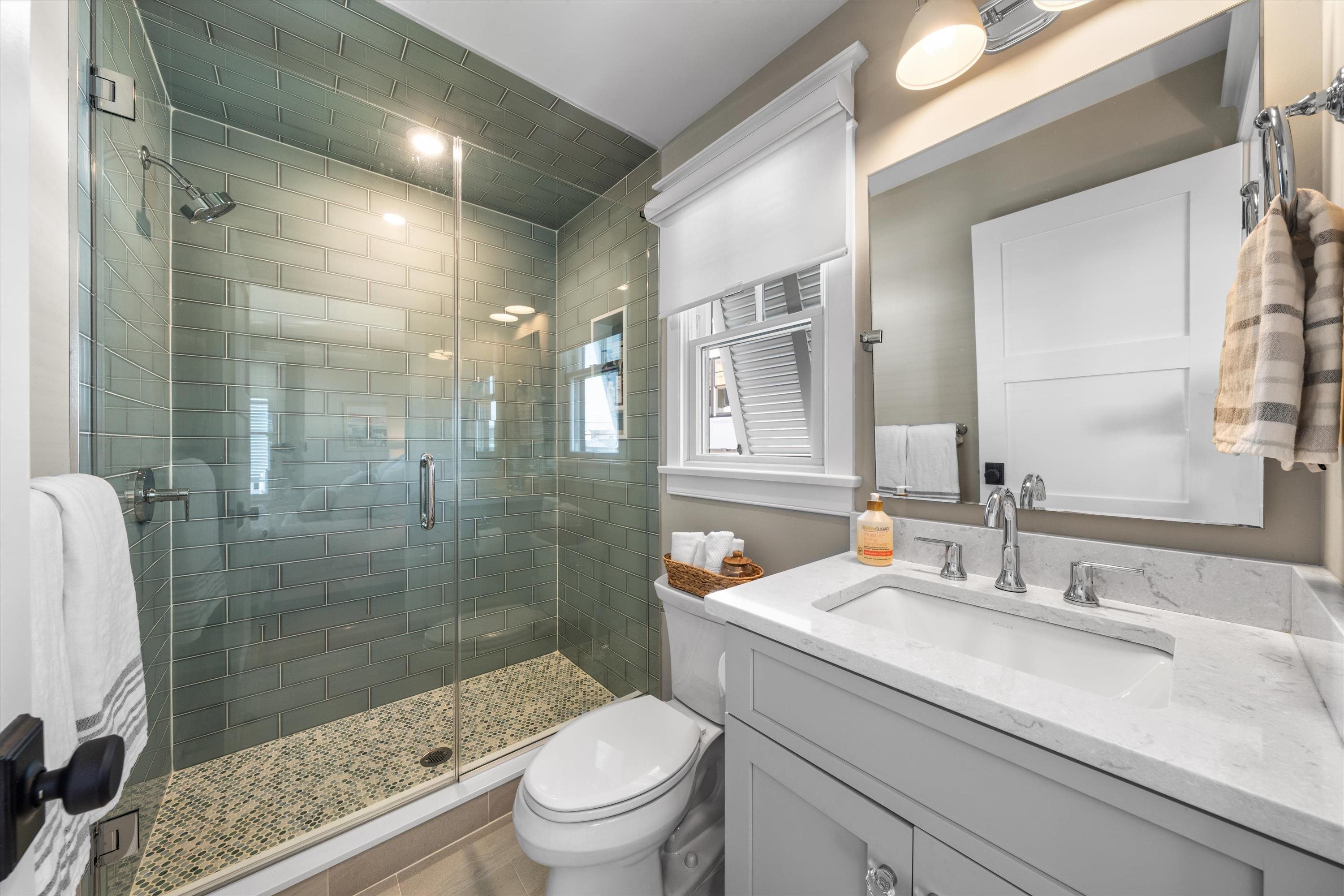 435 20th Street Unit: 435