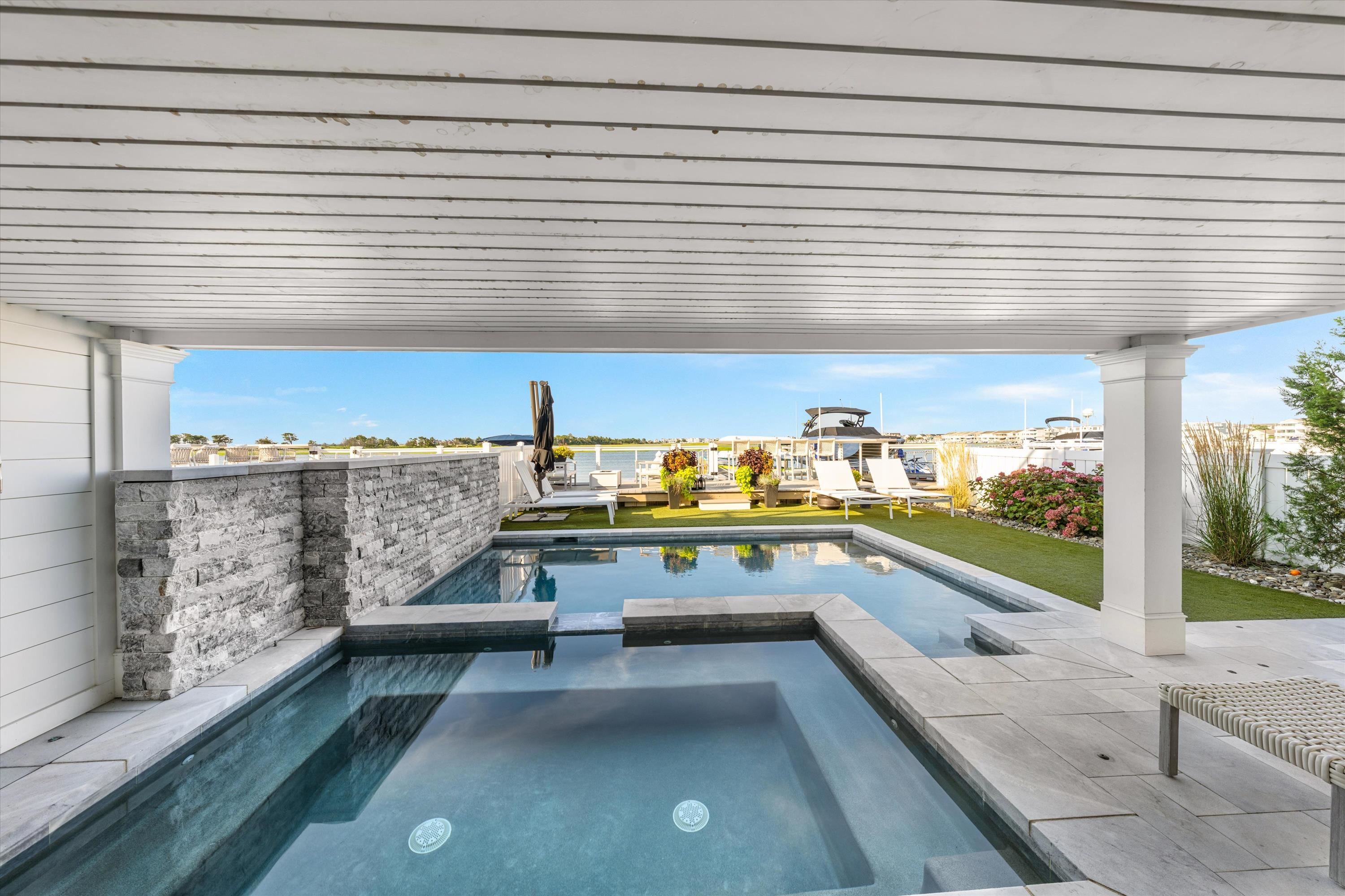 435 20th Street Unit: 435