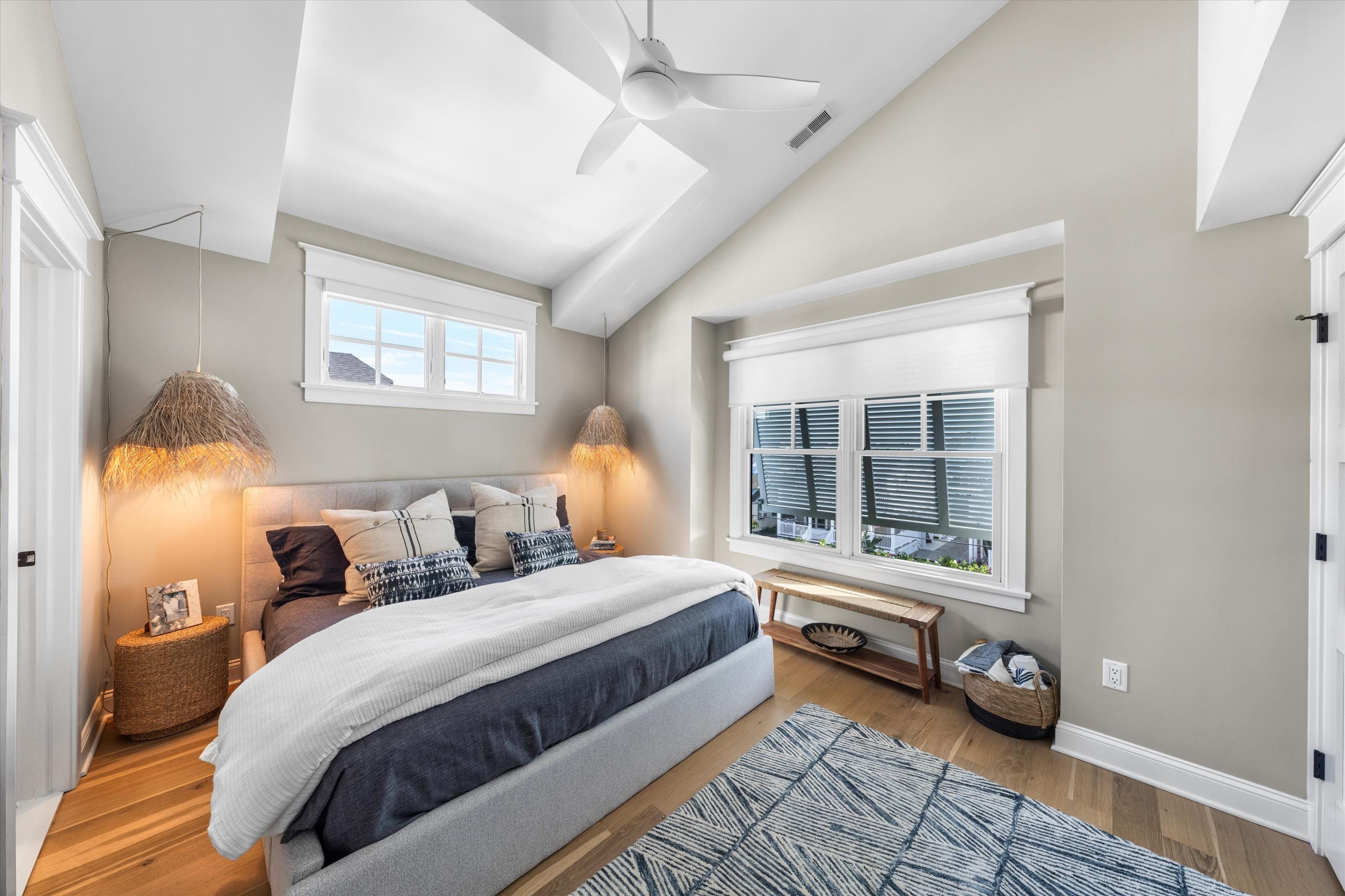 435 20th Street Unit: 435