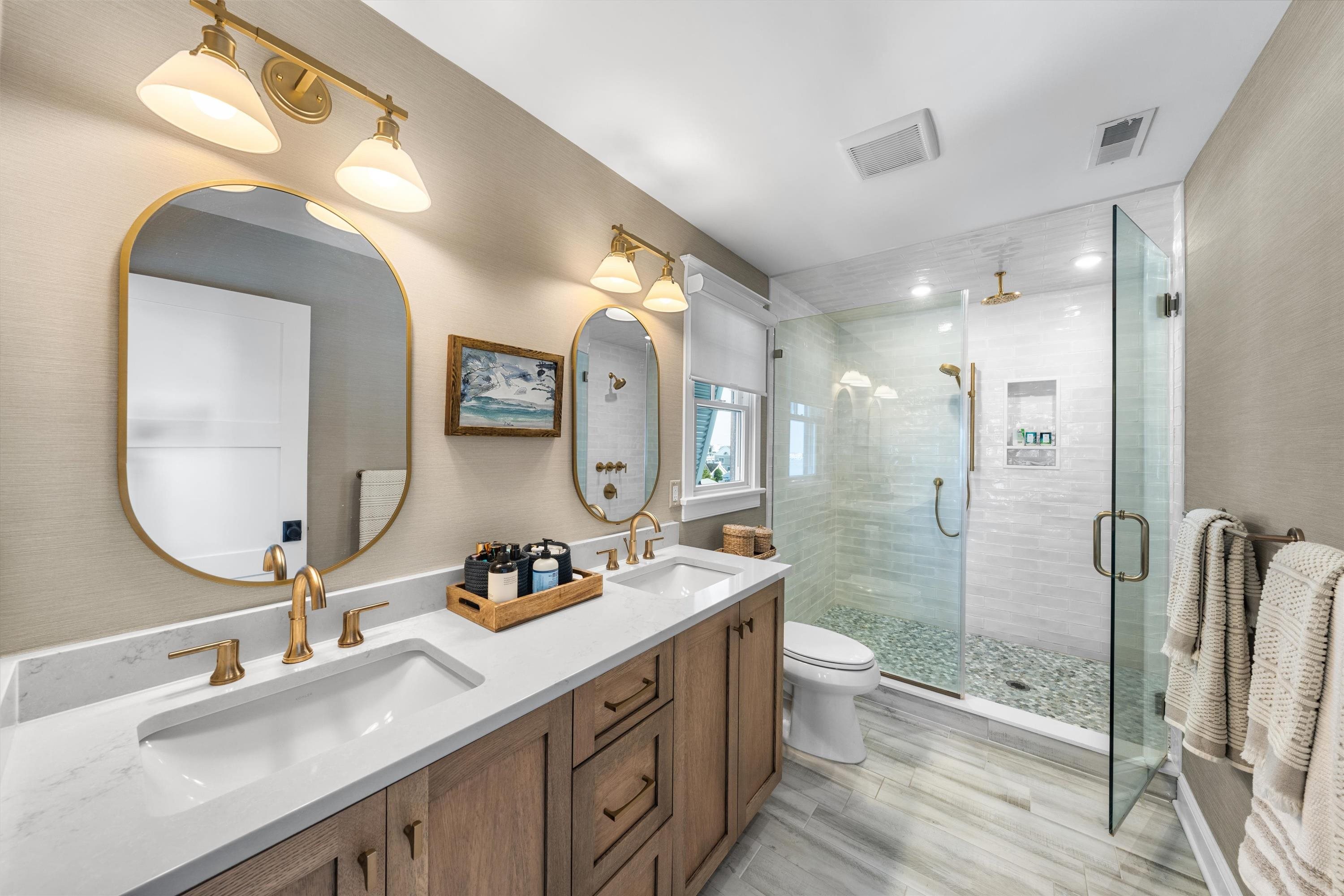 435 20th Street Unit: 435