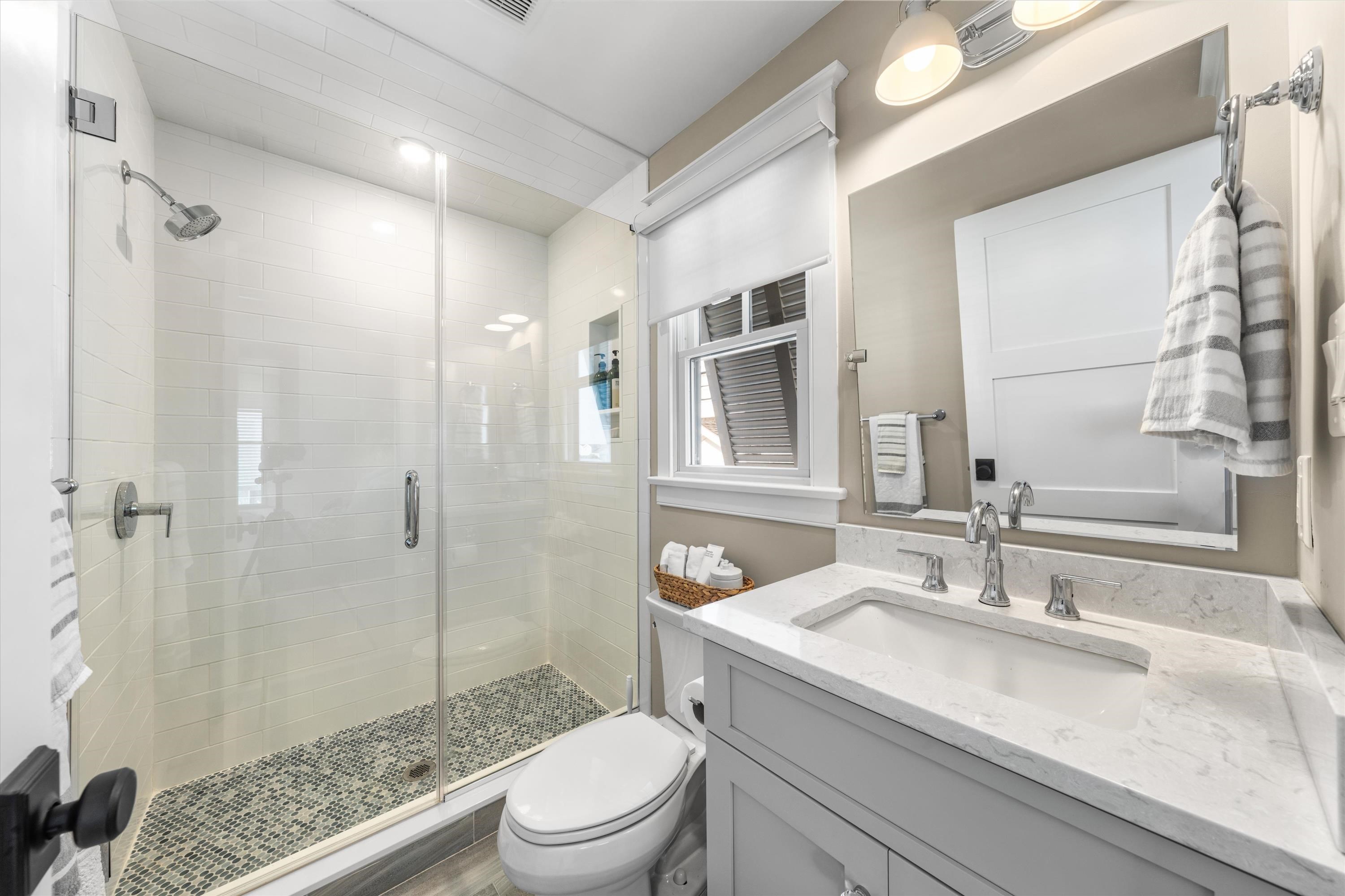 435 20th Street Unit: 435