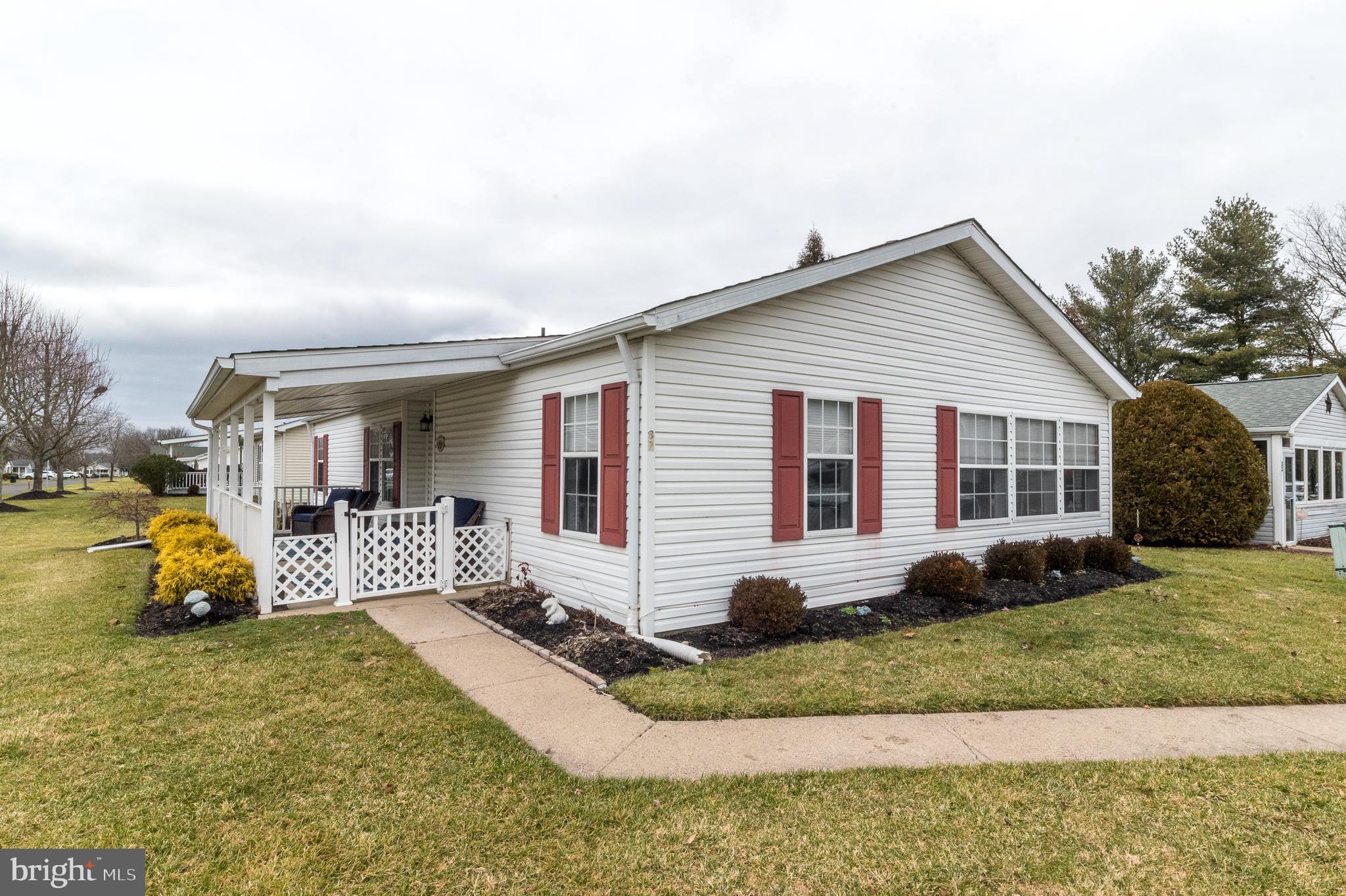 32 Willow COURT