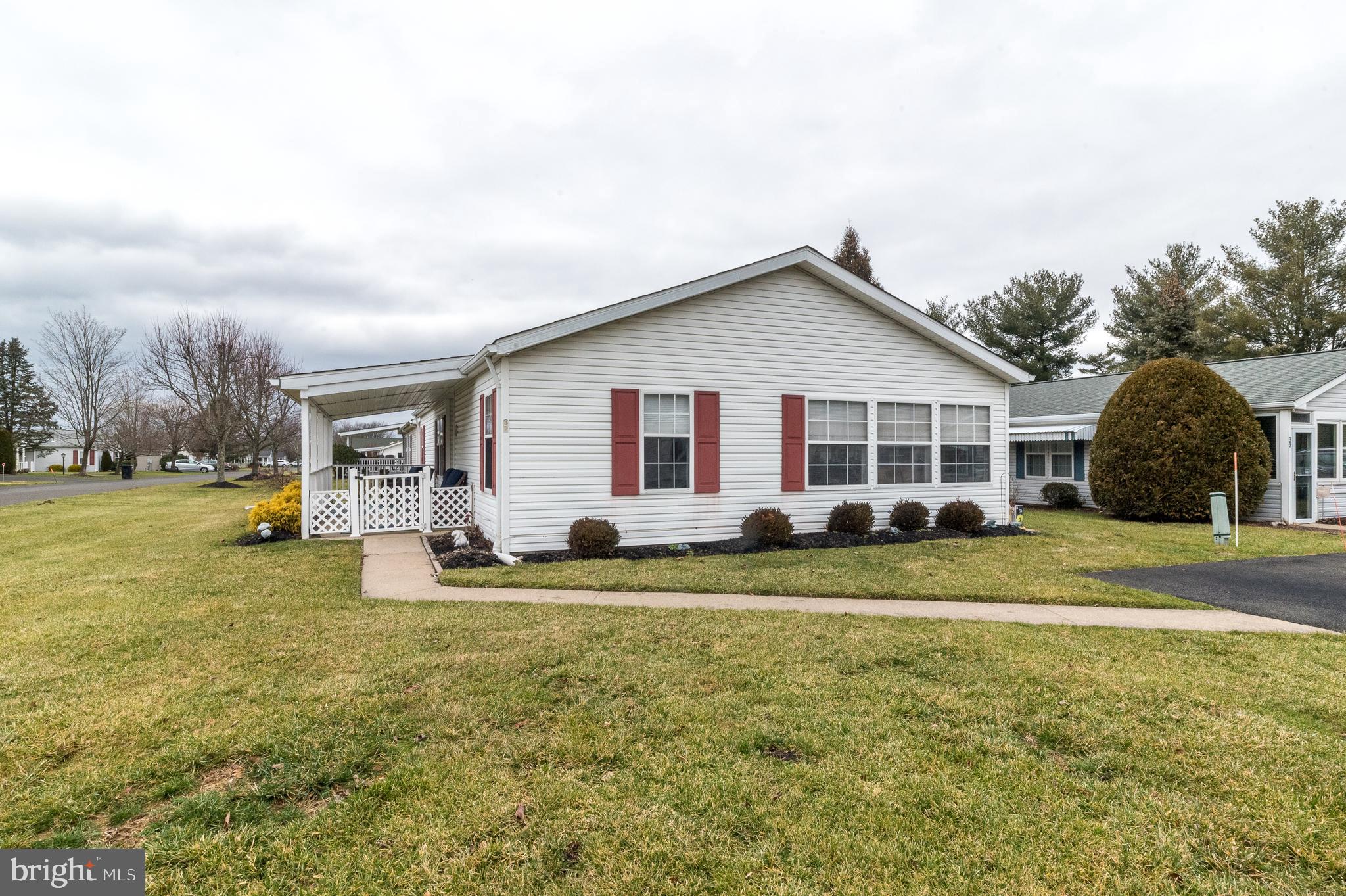 32 Willow COURT