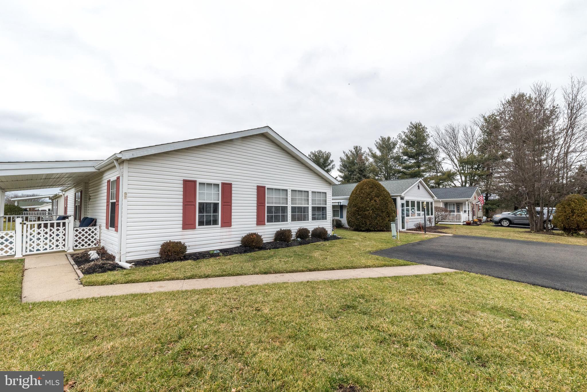 32 Willow COURT