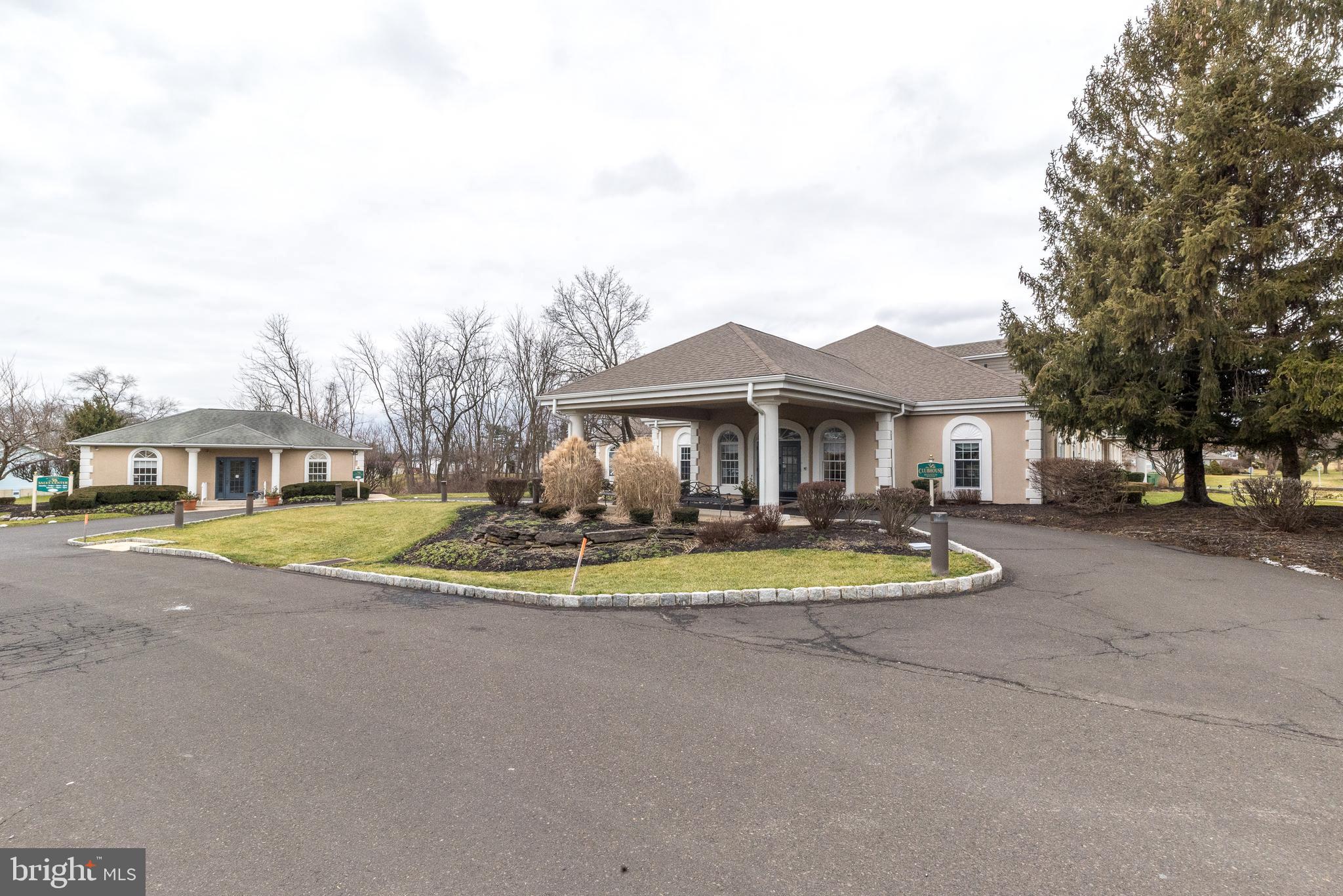 32 Willow COURT