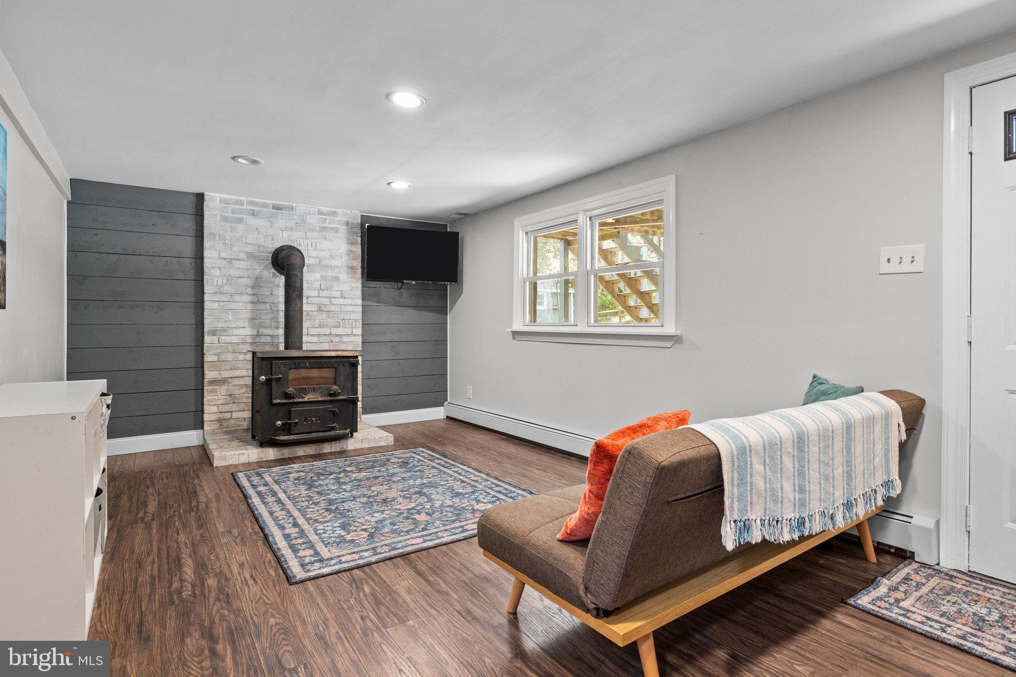 734 Skunk Hollow Rd
