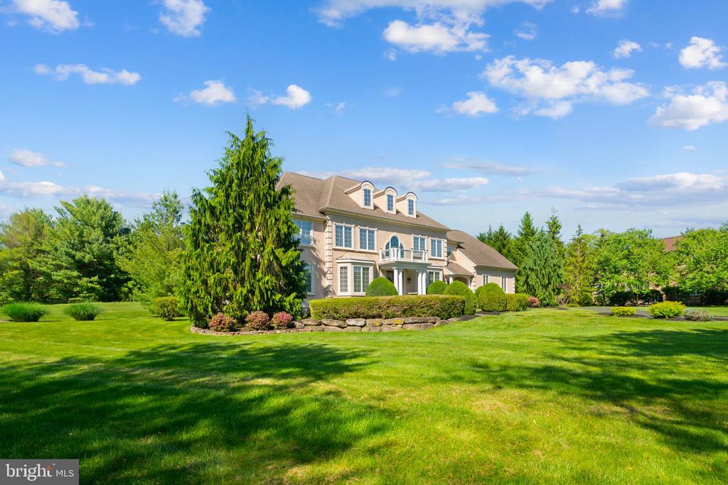 2209 Corson Ln