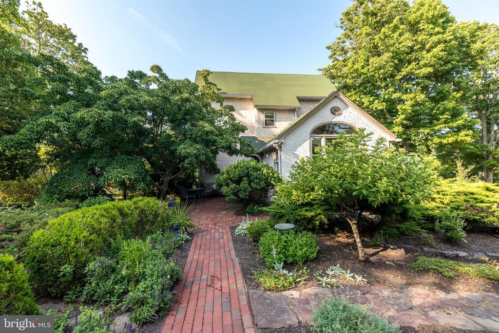 760 Forest Grove Rd