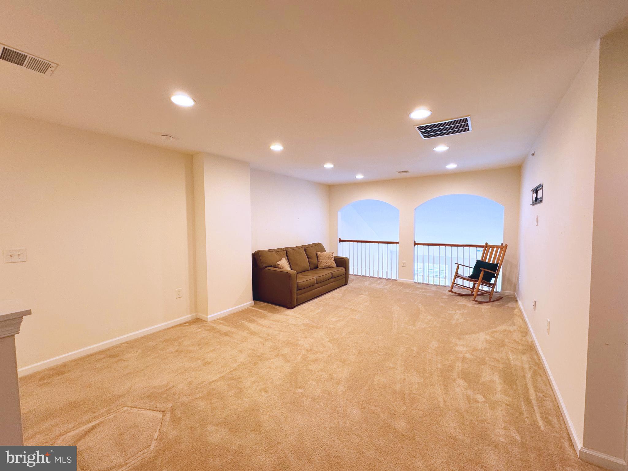 1047 Arbour Ln