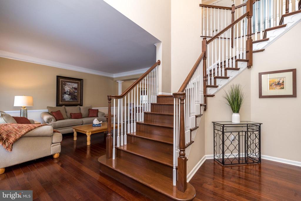 2277 Hedgerow Ln