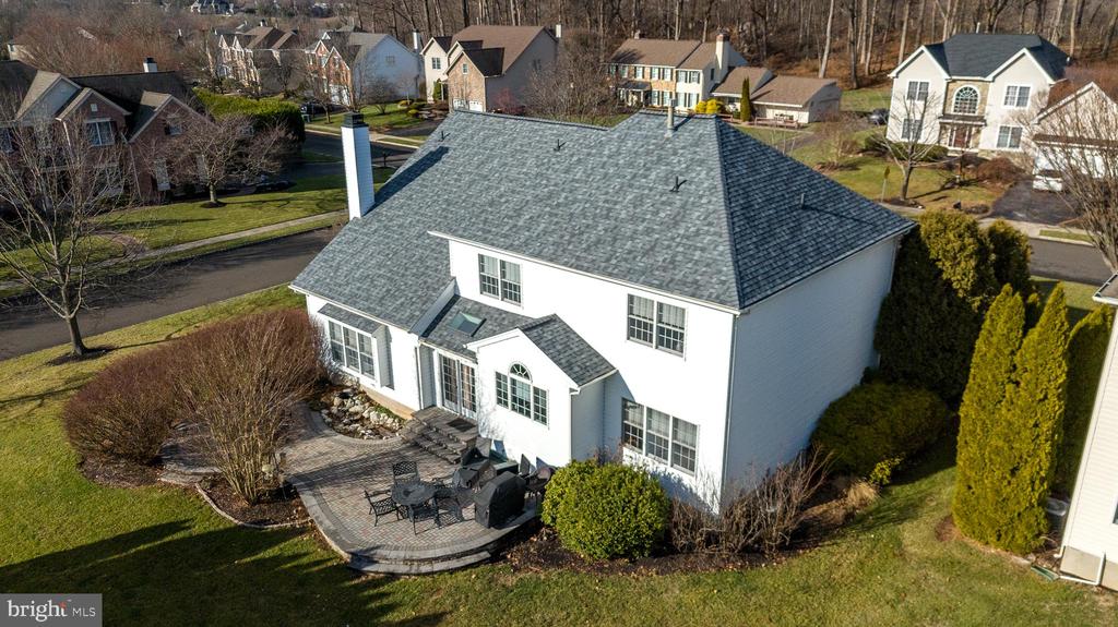 2277 Hedgerow Ln