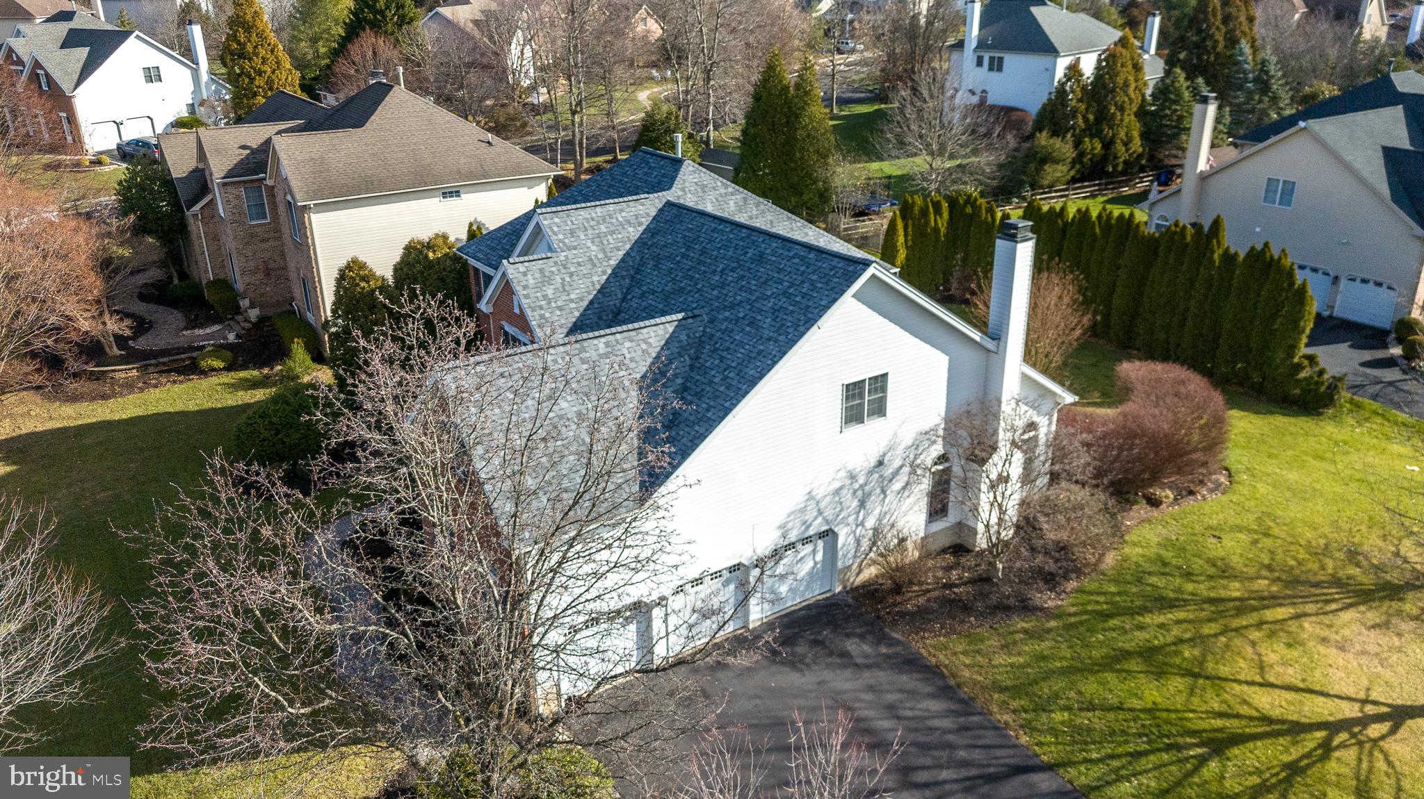 2277 Hedgerow Ln