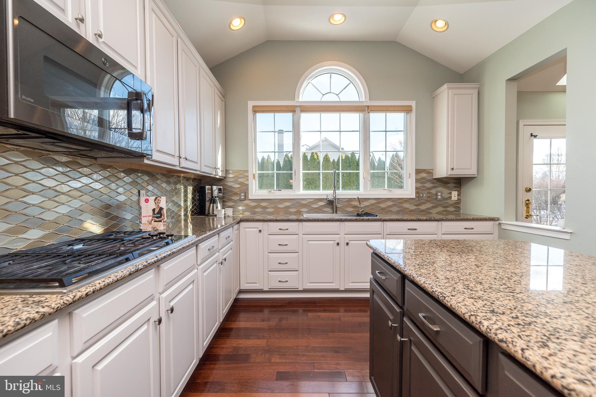 2277 Hedgerow Ln