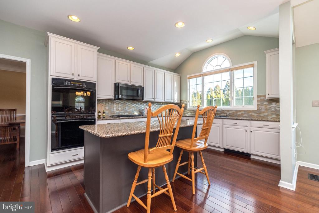 2277 Hedgerow Ln