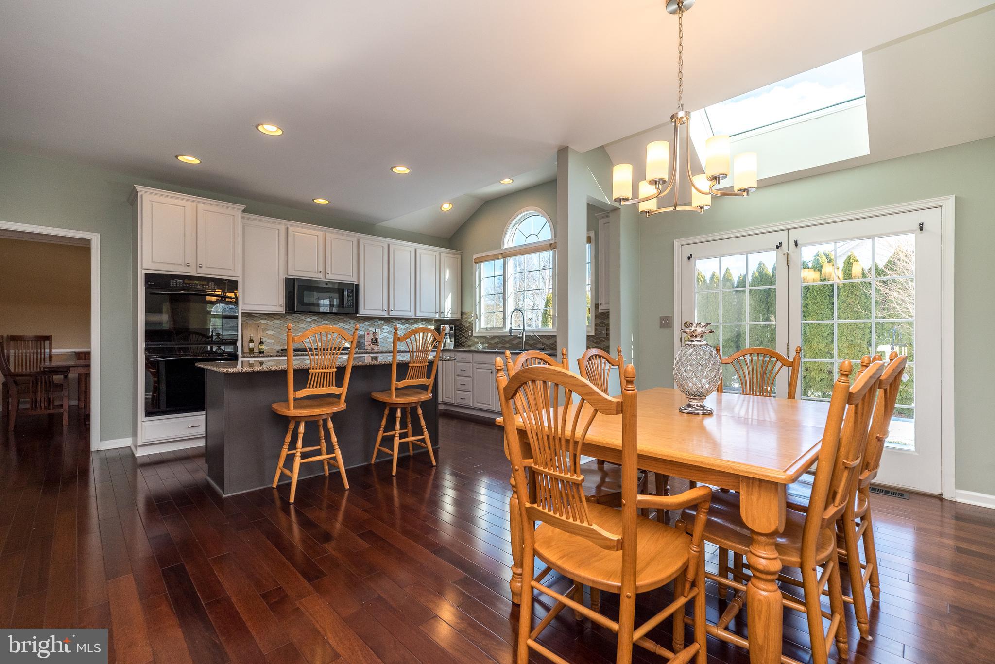 2277 Hedgerow Ln