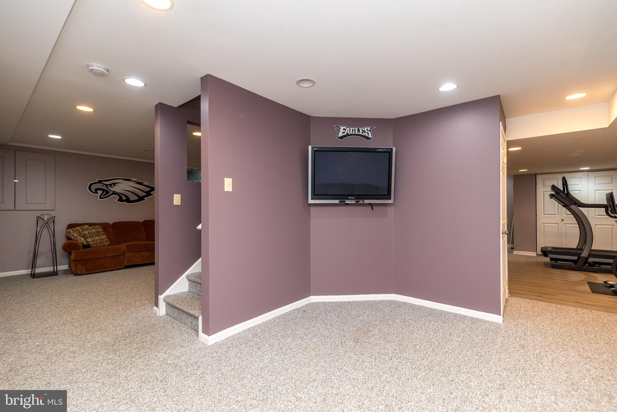 2277 Hedgerow Ln