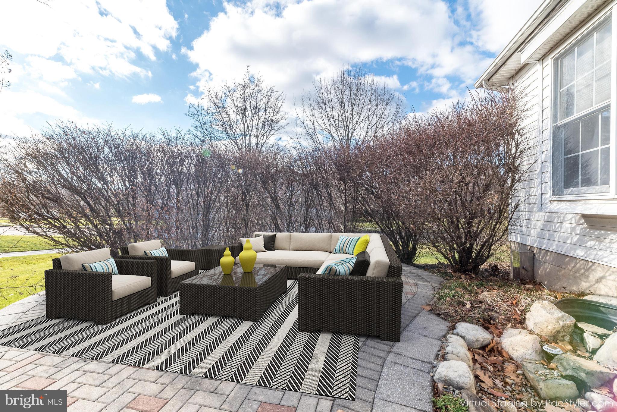2277 Hedgerow Ln