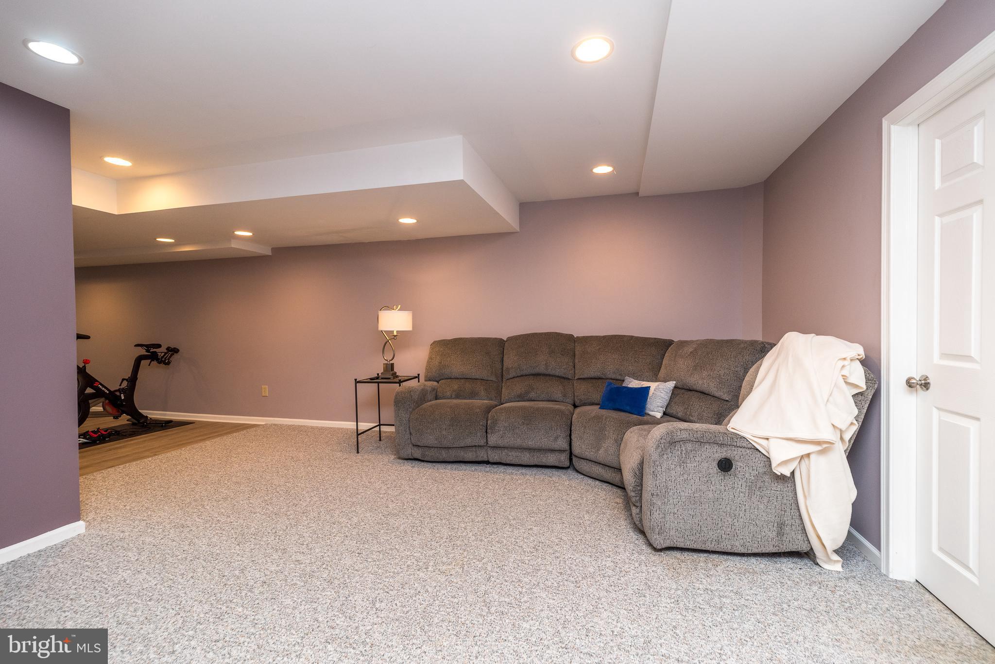 2277 Hedgerow Ln