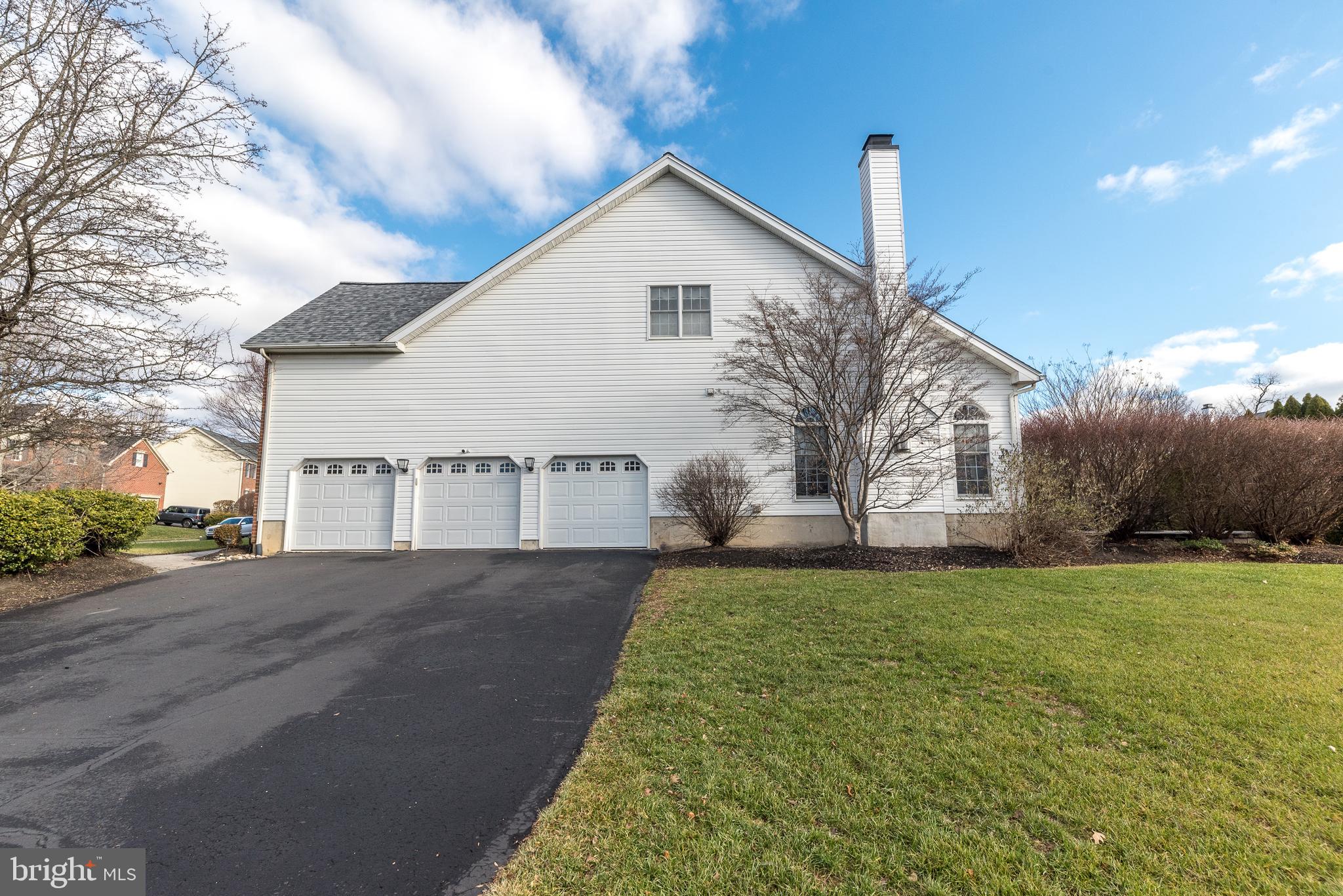 2277 Hedgerow Ln
