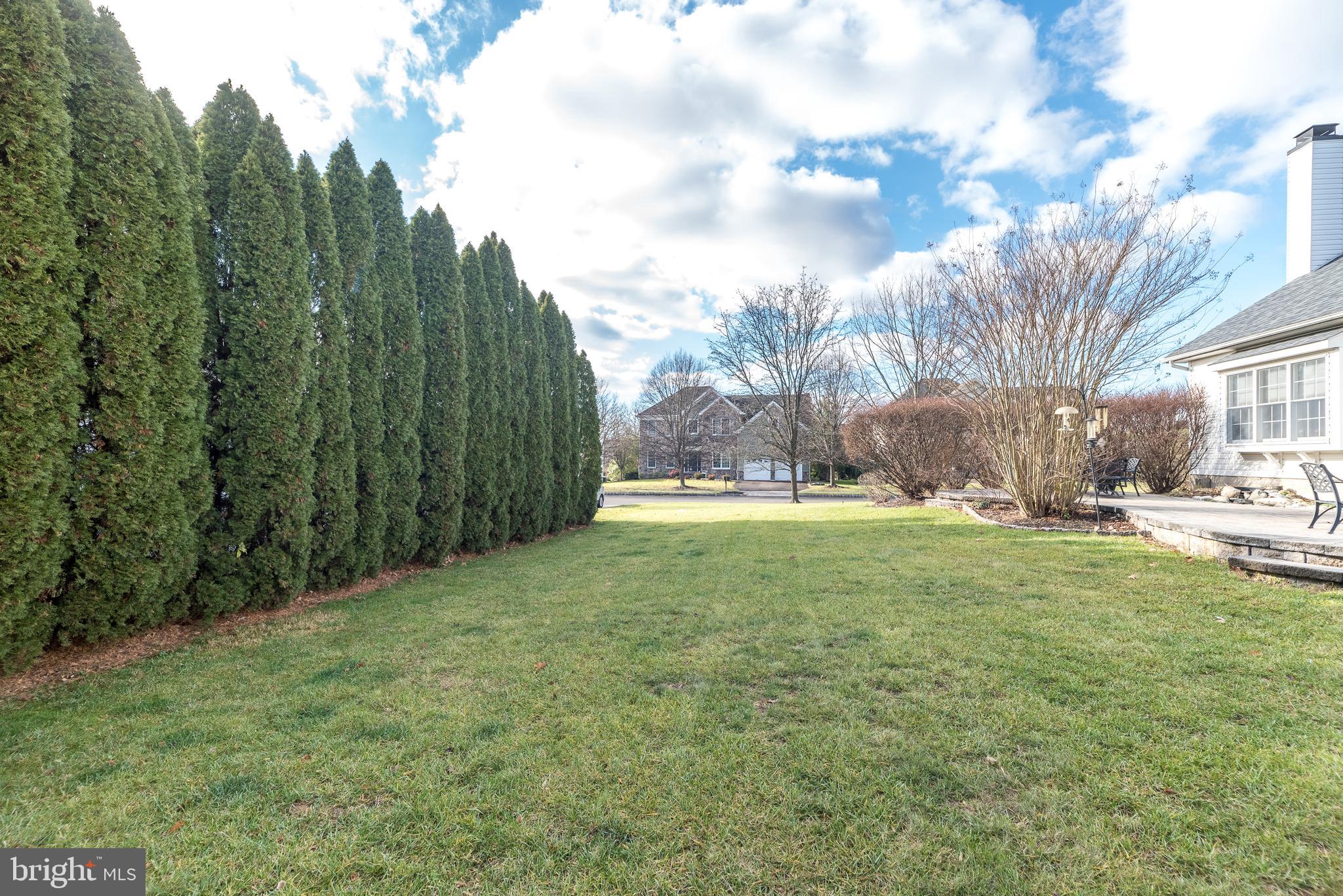 2277 Hedgerow Ln