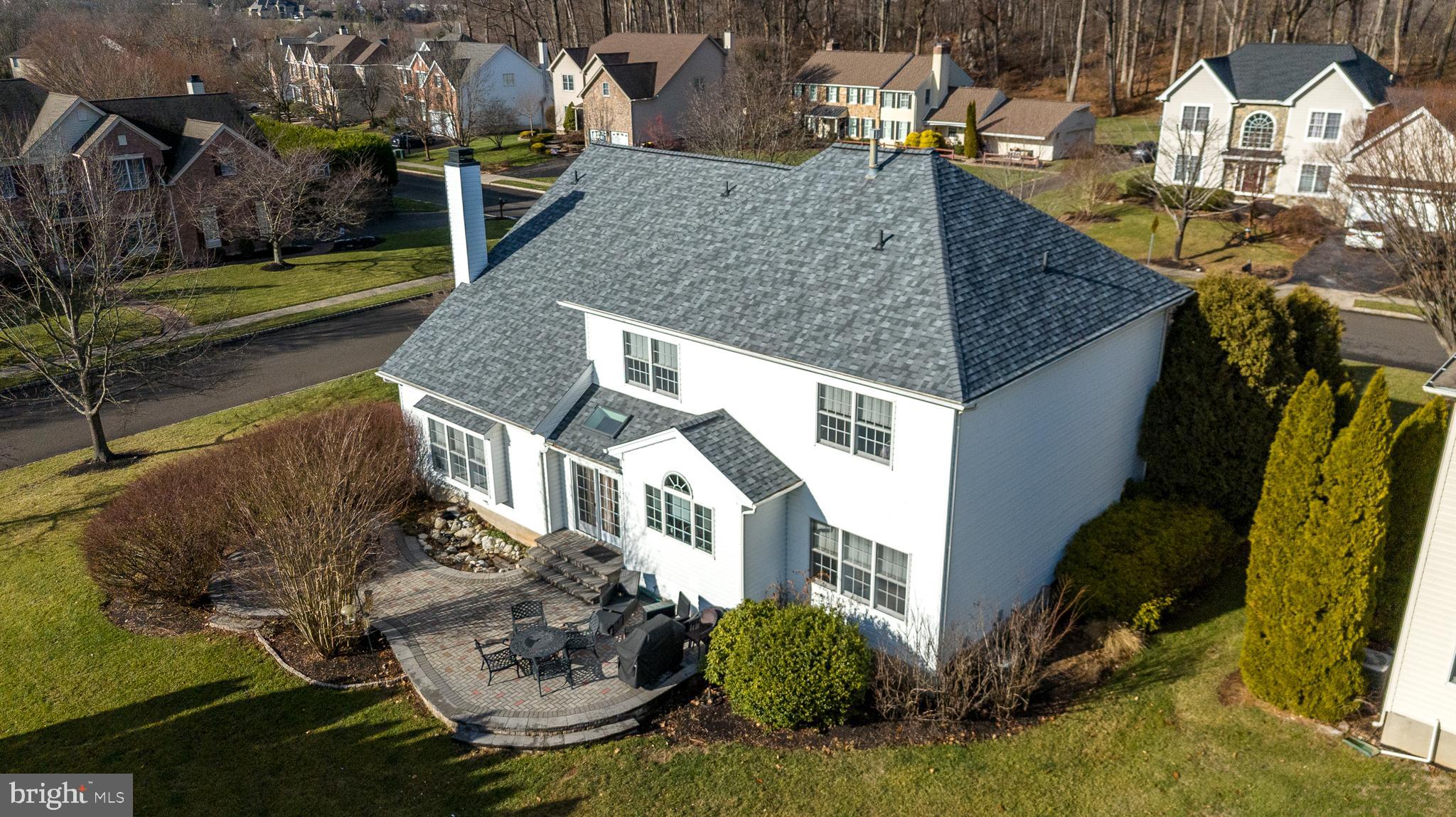 2277 Hedgerow Ln