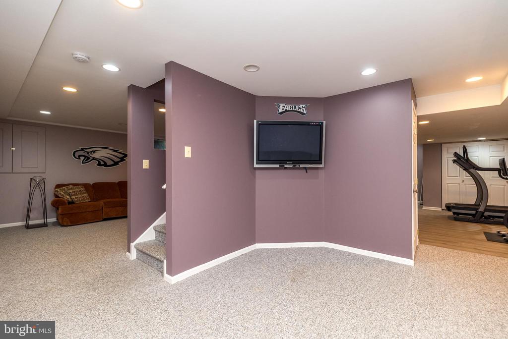 2277 Hedgerow Ln