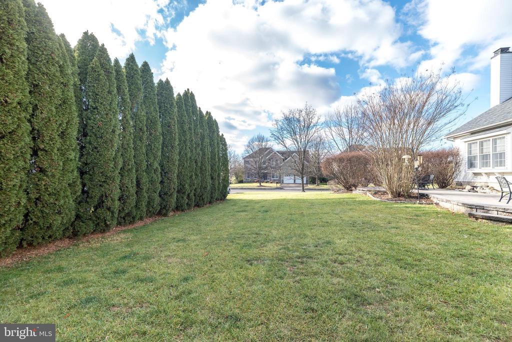2277 Hedgerow Ln