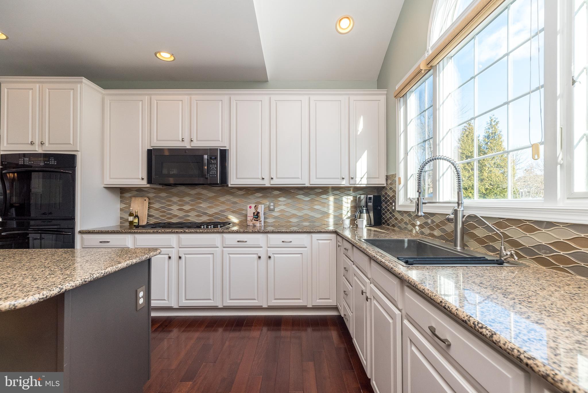 2277 Hedgerow Ln