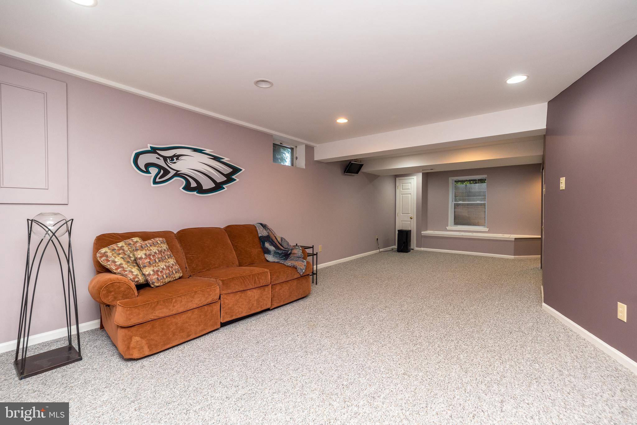 2277 Hedgerow Ln