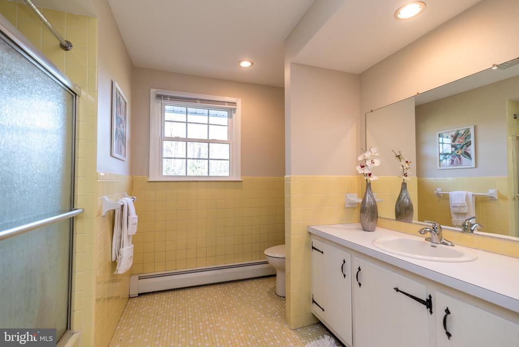 3187 April Ln