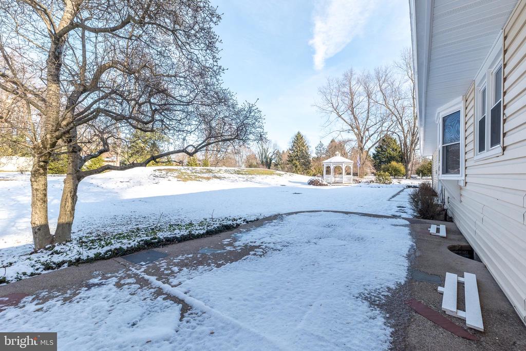 3187 April Ln