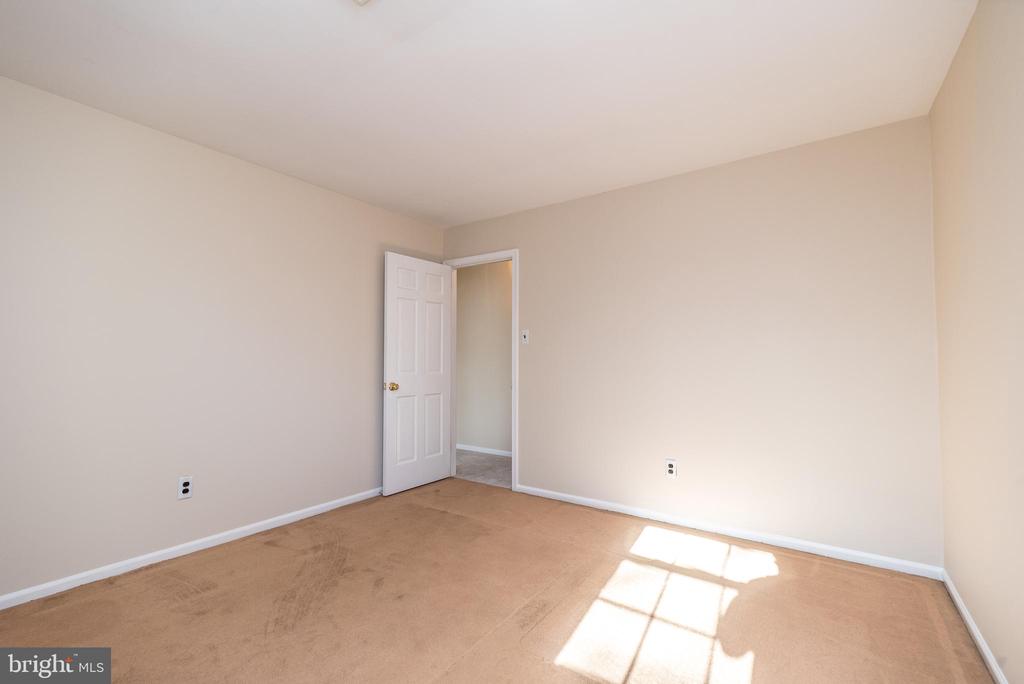 3187 April Ln
