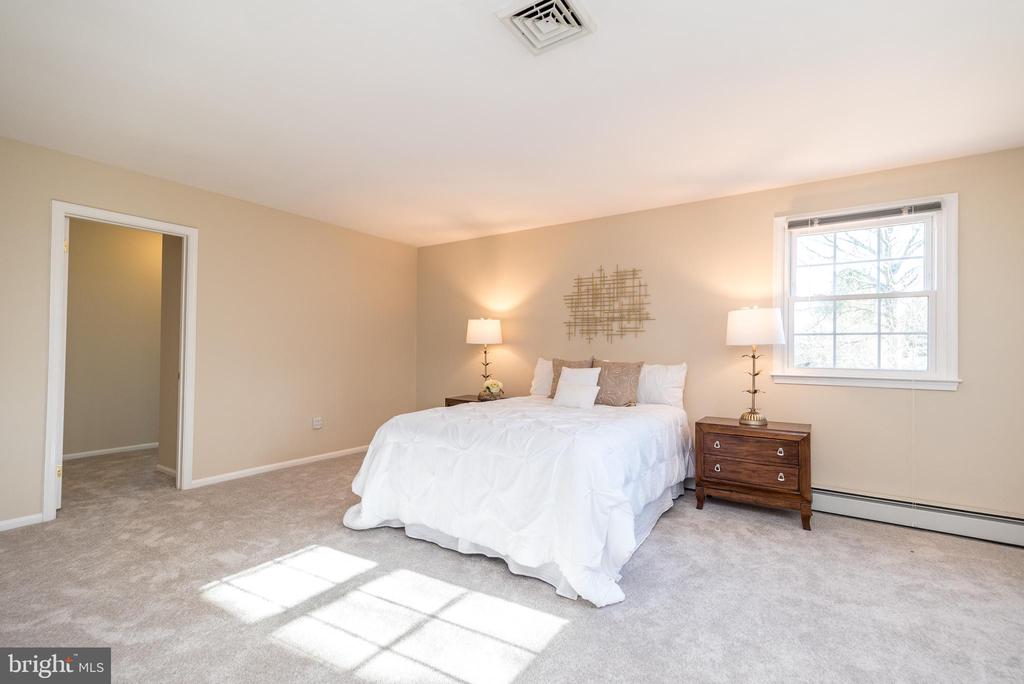 3187 April Ln