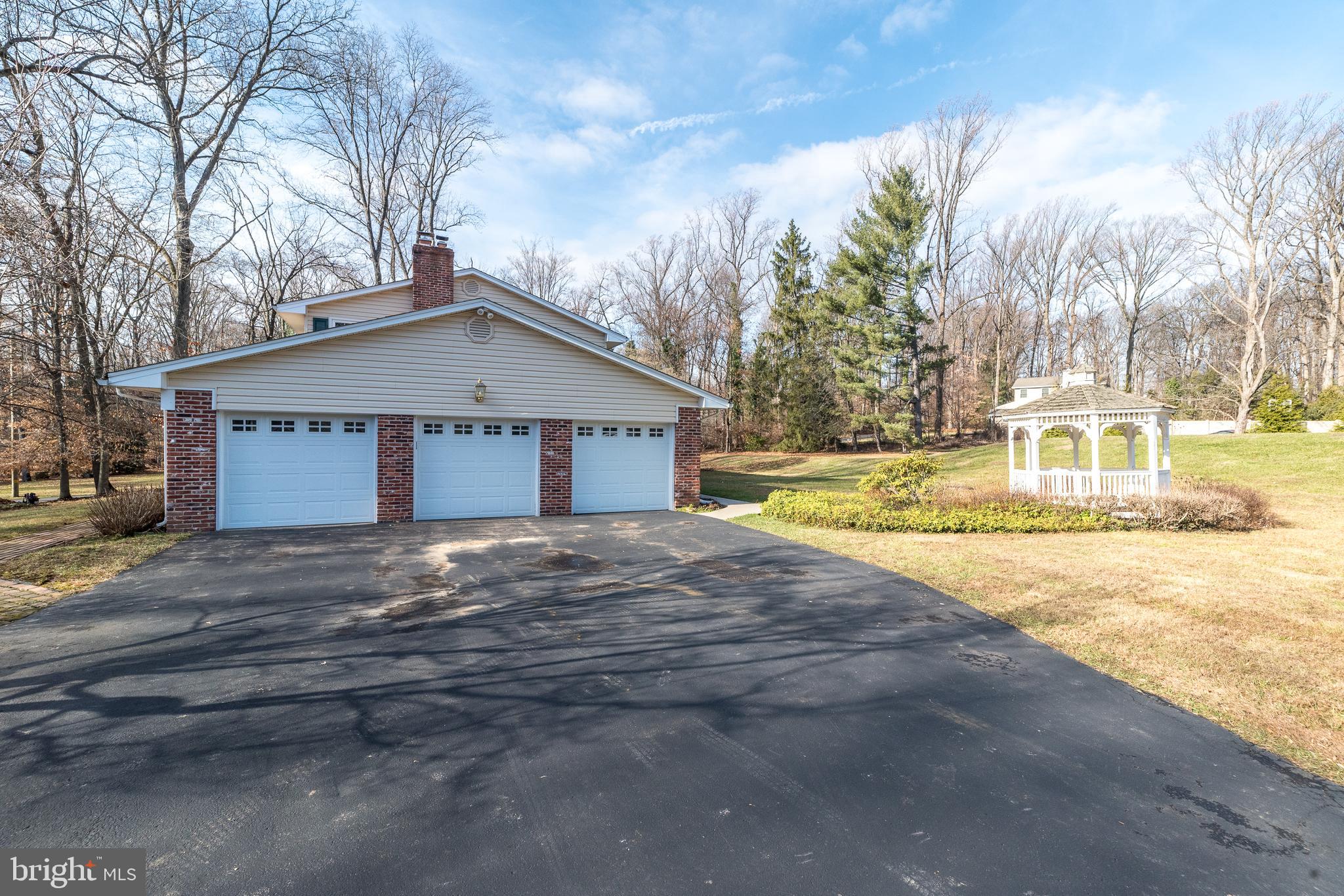 3187 April Ln