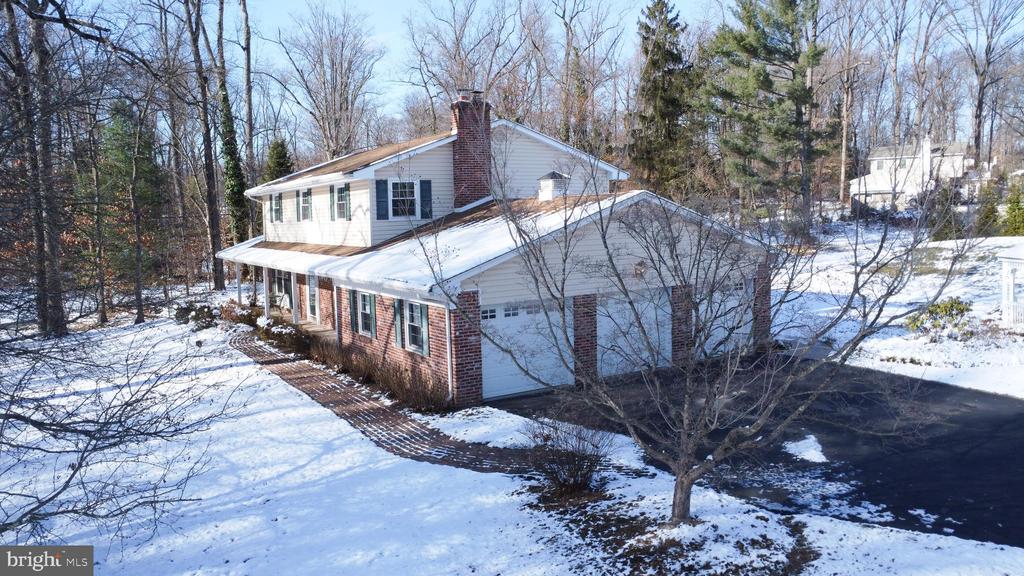 3187 April Ln