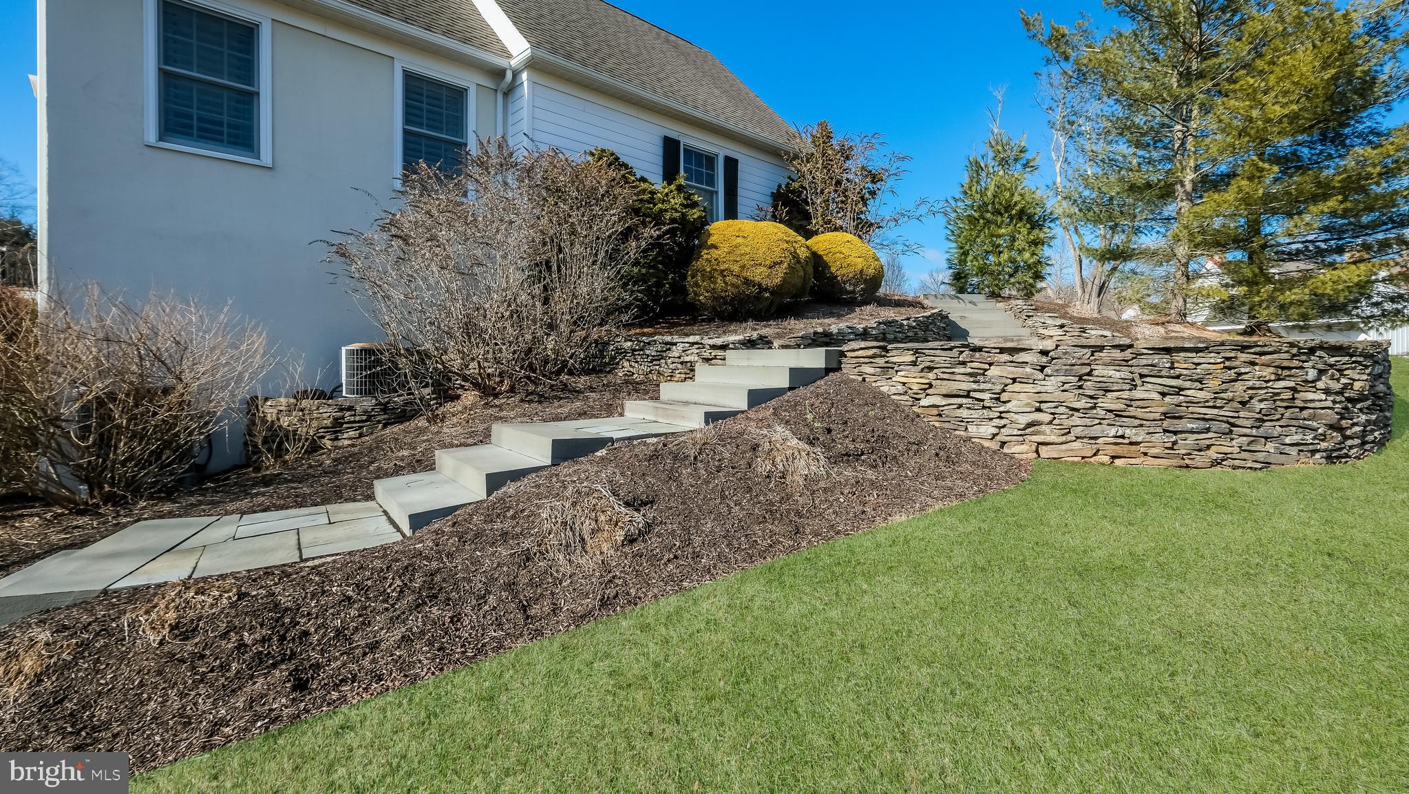 12 Garden Path