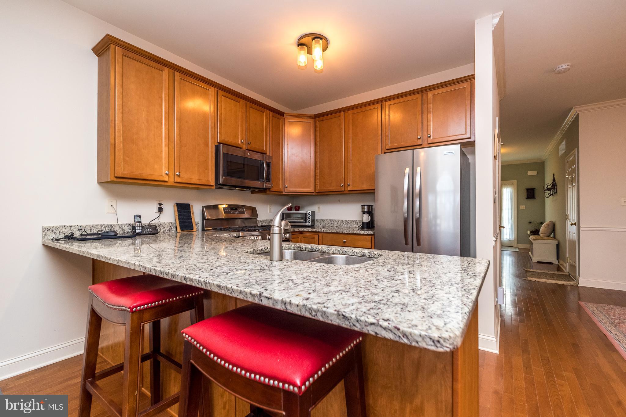 319 Oxford Ln