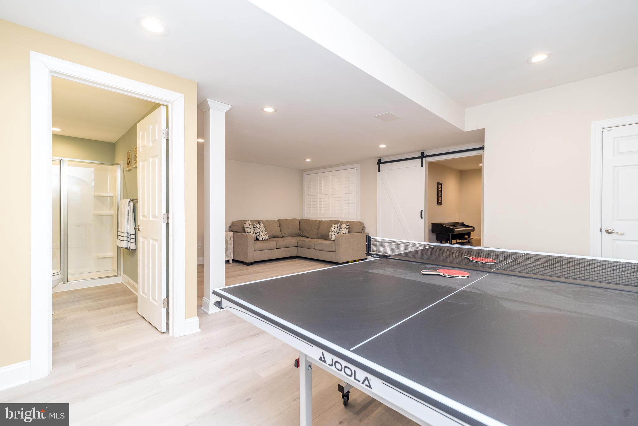319 Oxford Ln