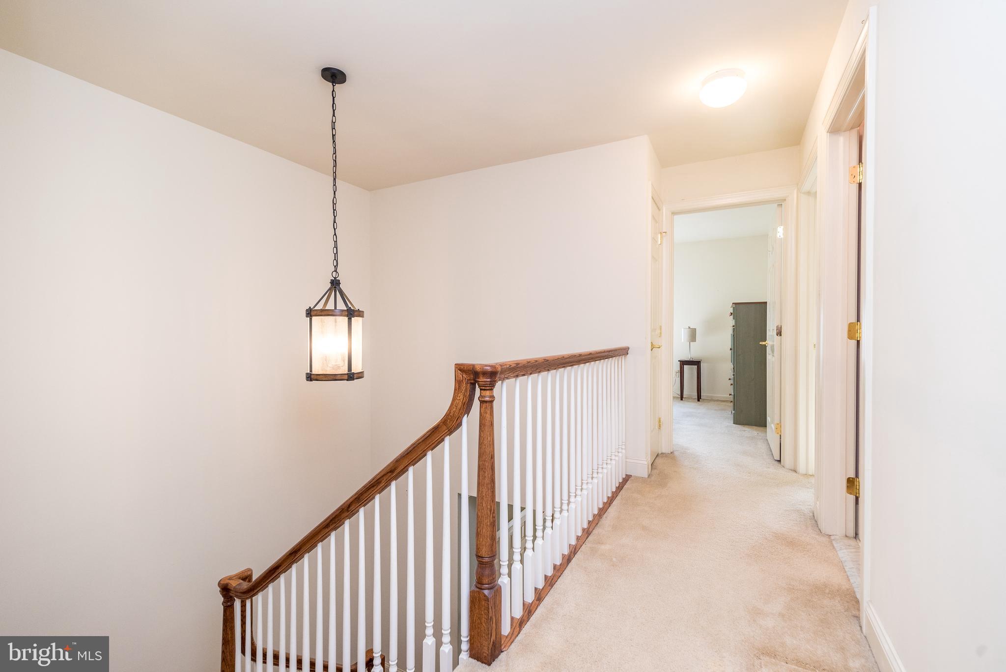 319 Oxford Ln