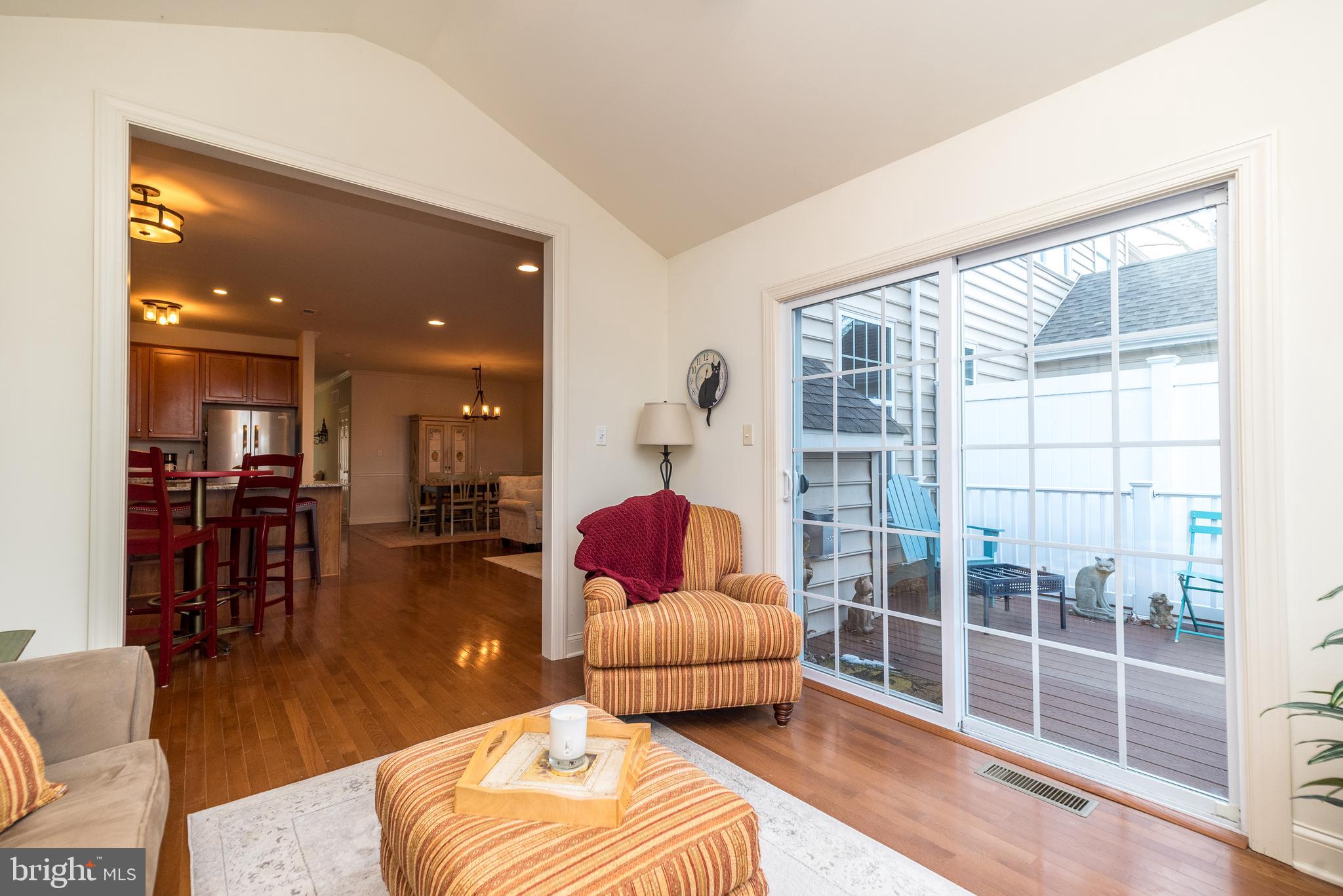 319 Oxford Ln