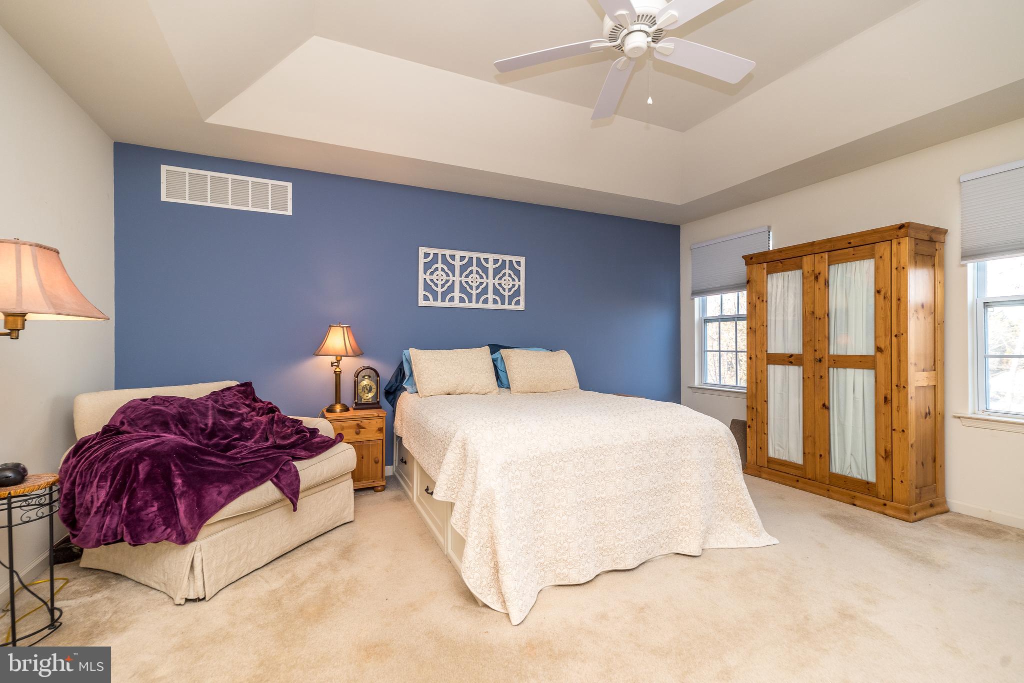 319 Oxford Ln