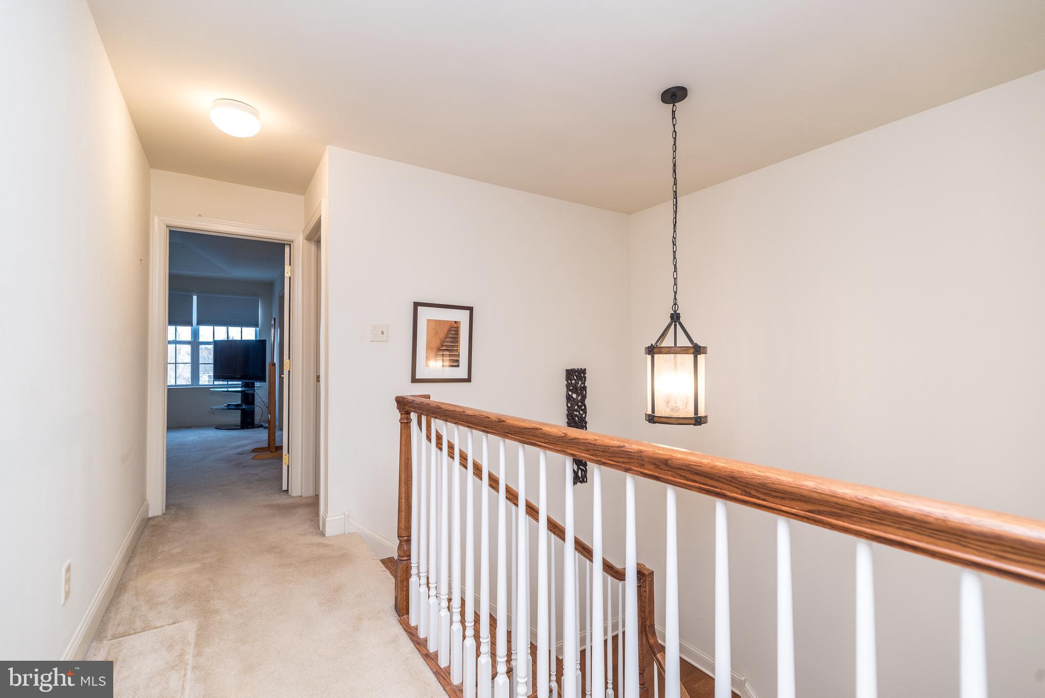 319 Oxford Ln