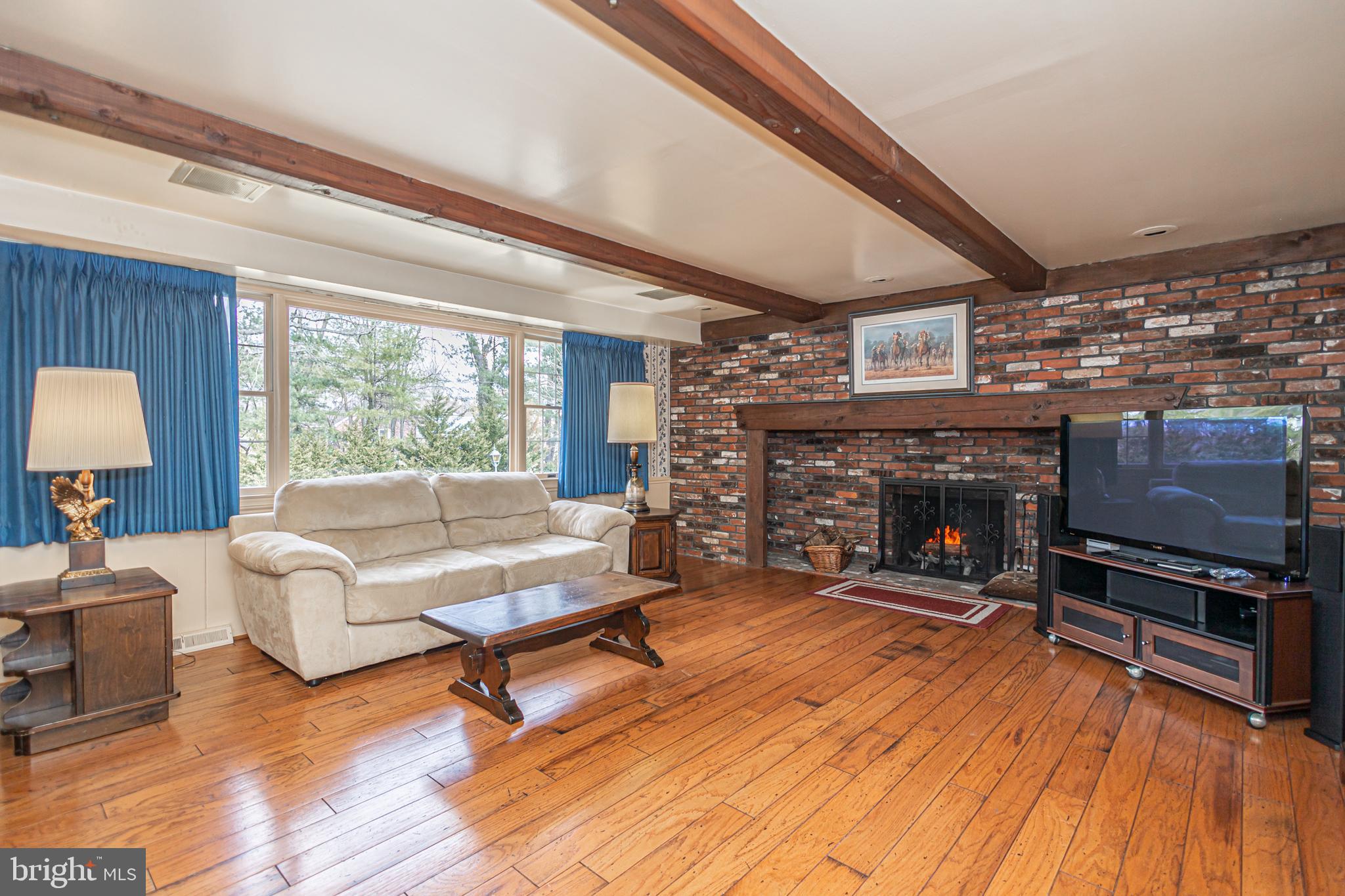 16 Brookside Dr