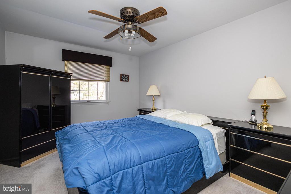 16 Brookside Dr