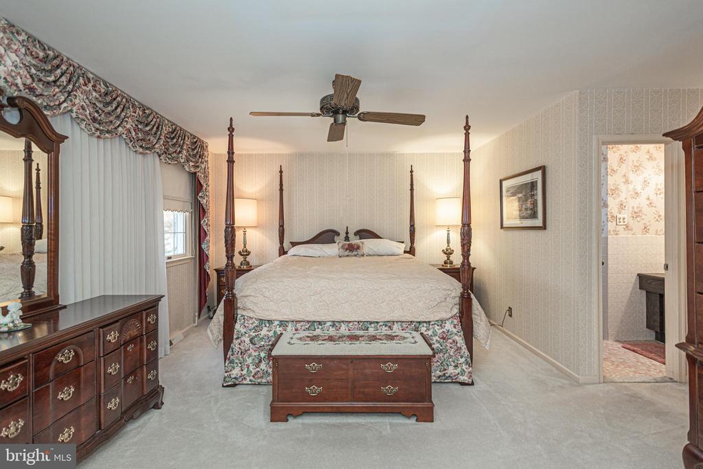 16 Brookside Dr