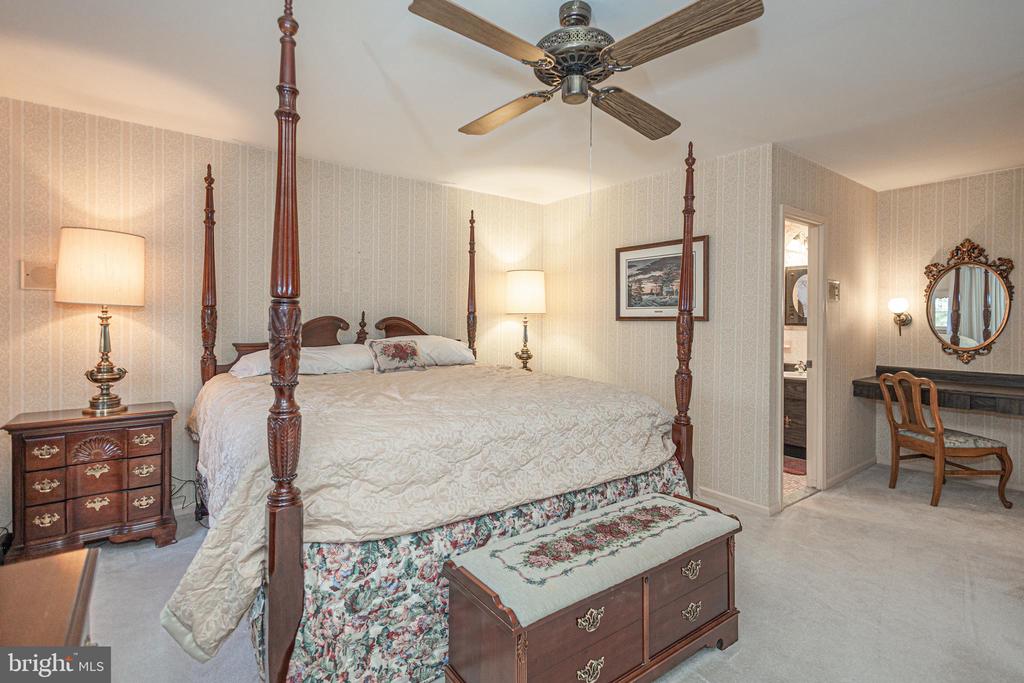 16 Brookside Dr