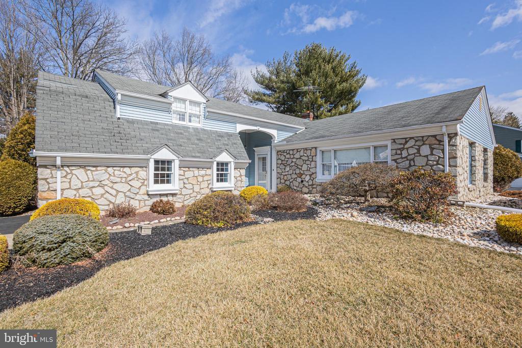 16 Brookside Dr