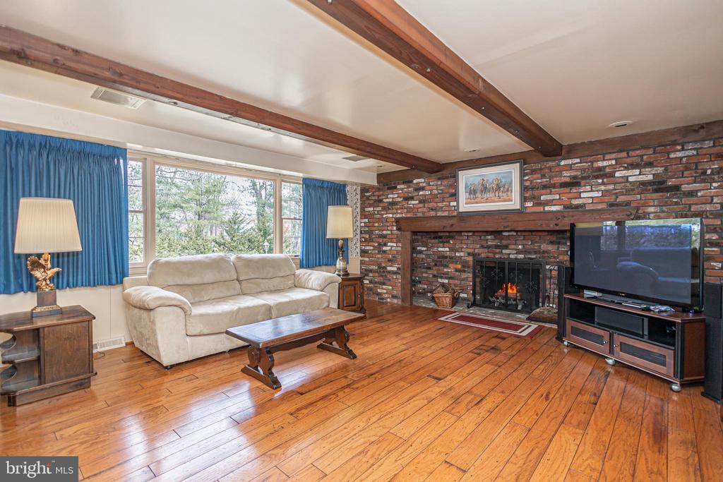 16 Brookside Dr